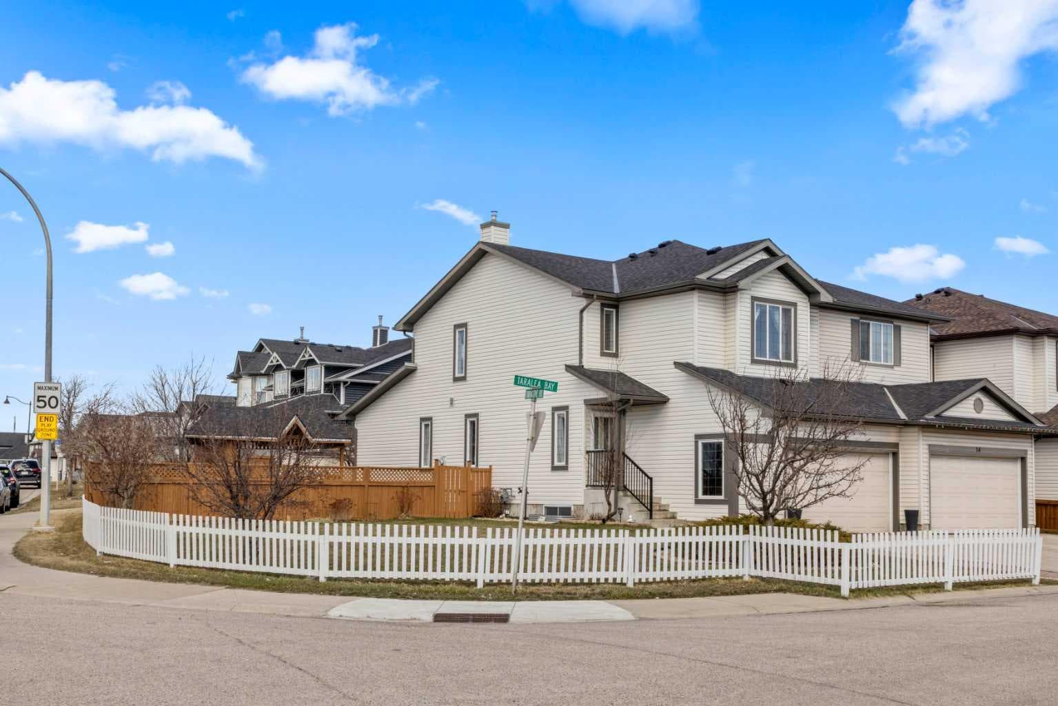 10 Taralea Bay NE
