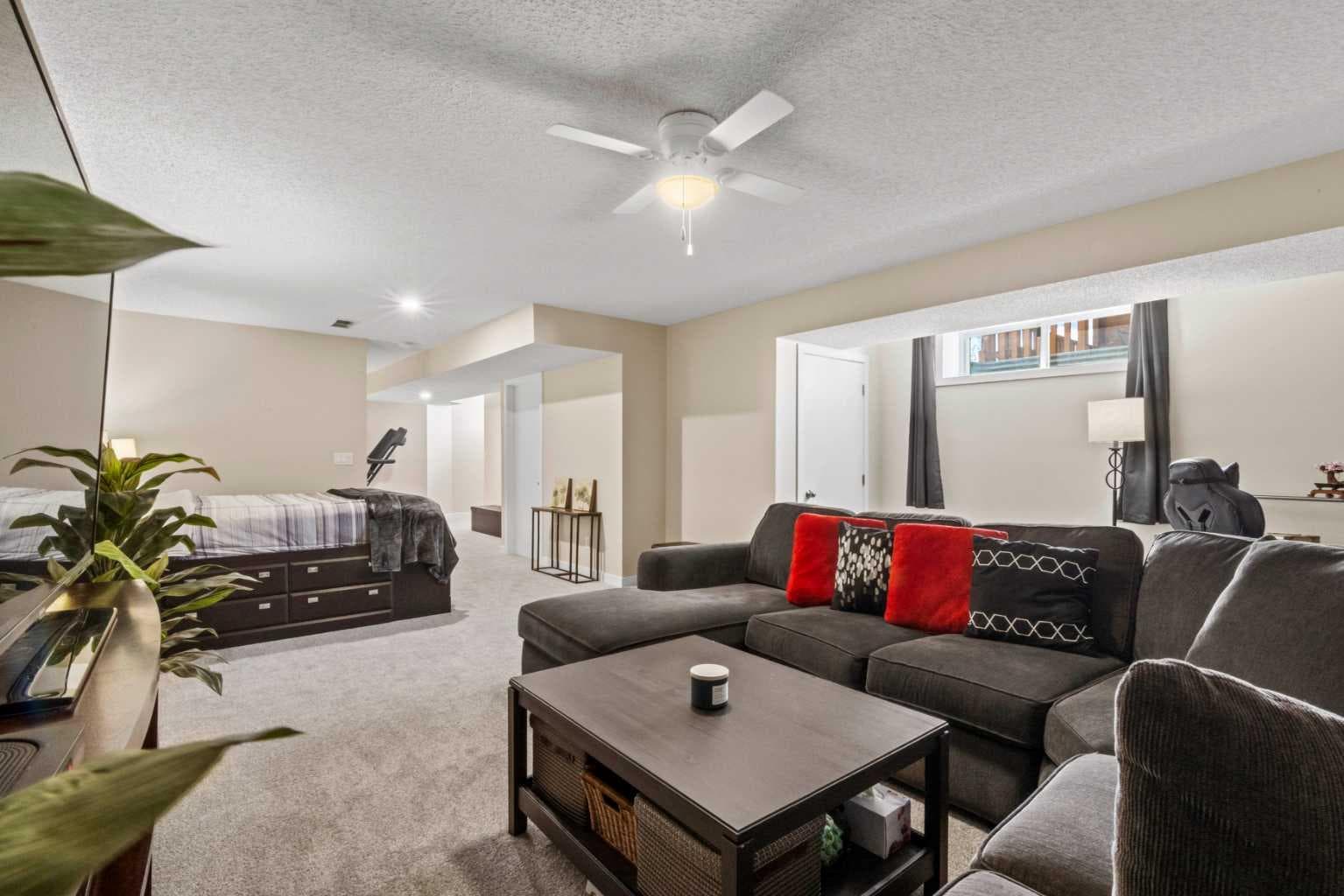 10 Taralea Bay NE