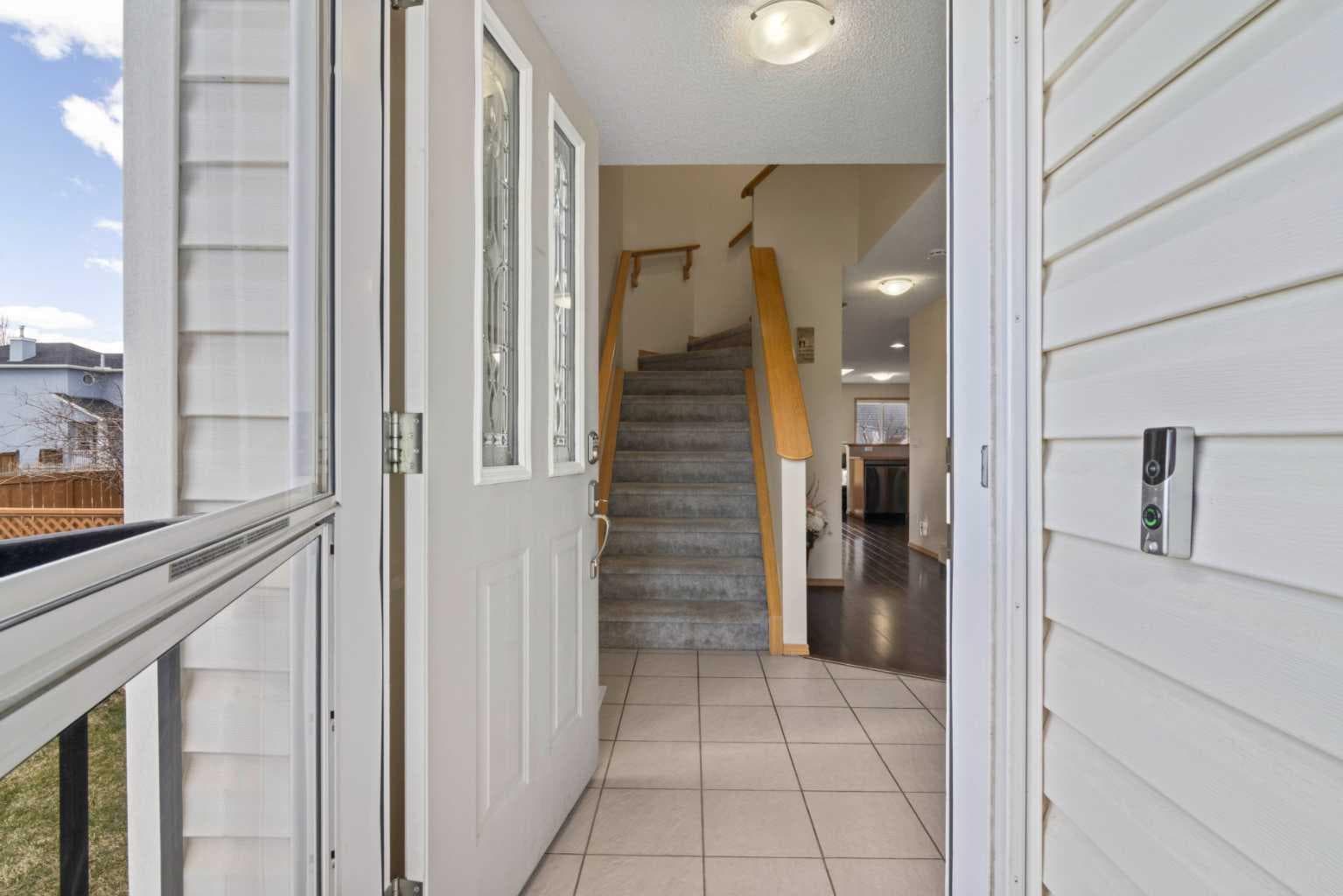 10 Taralea Bay NE