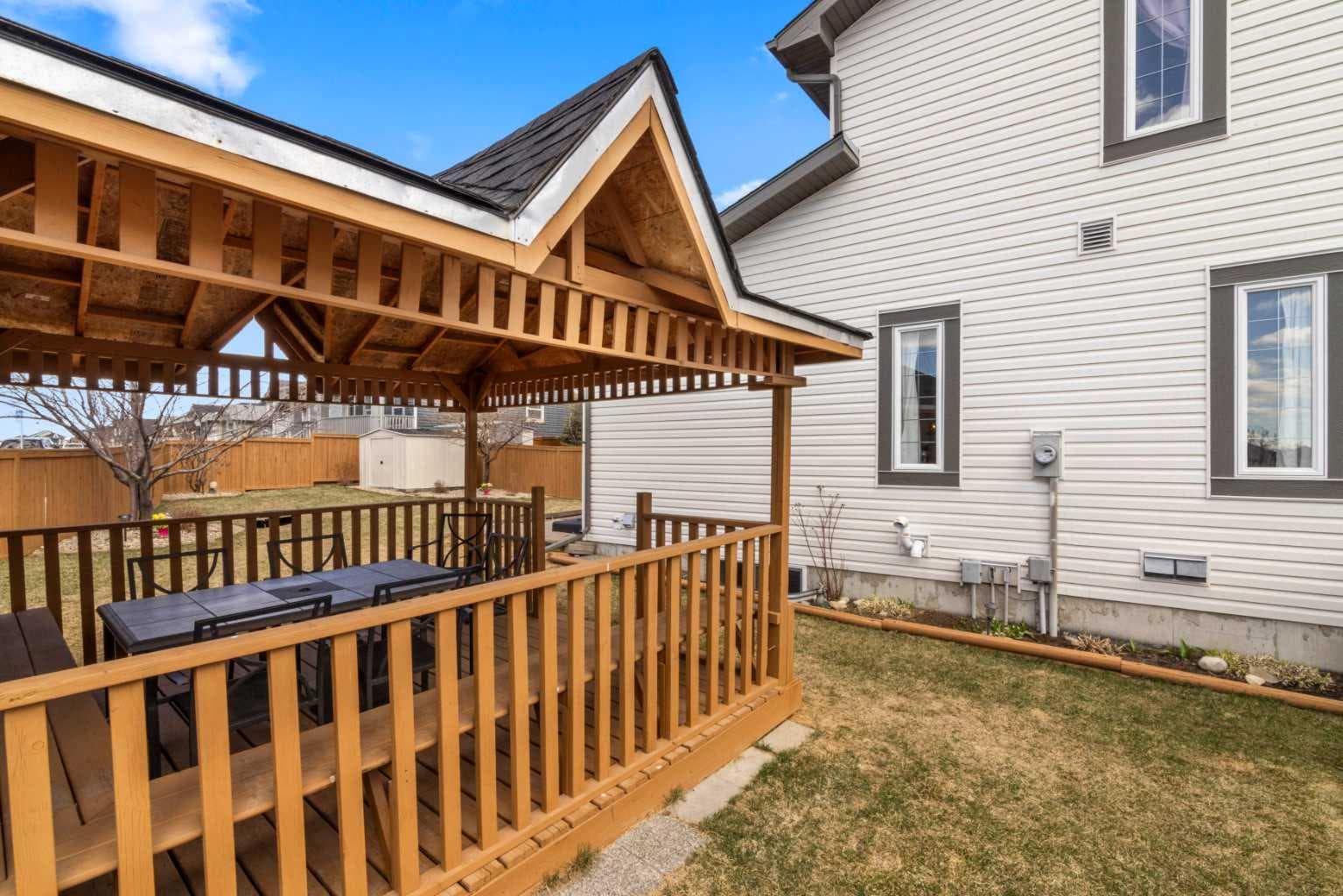 10 Taralea Bay NE