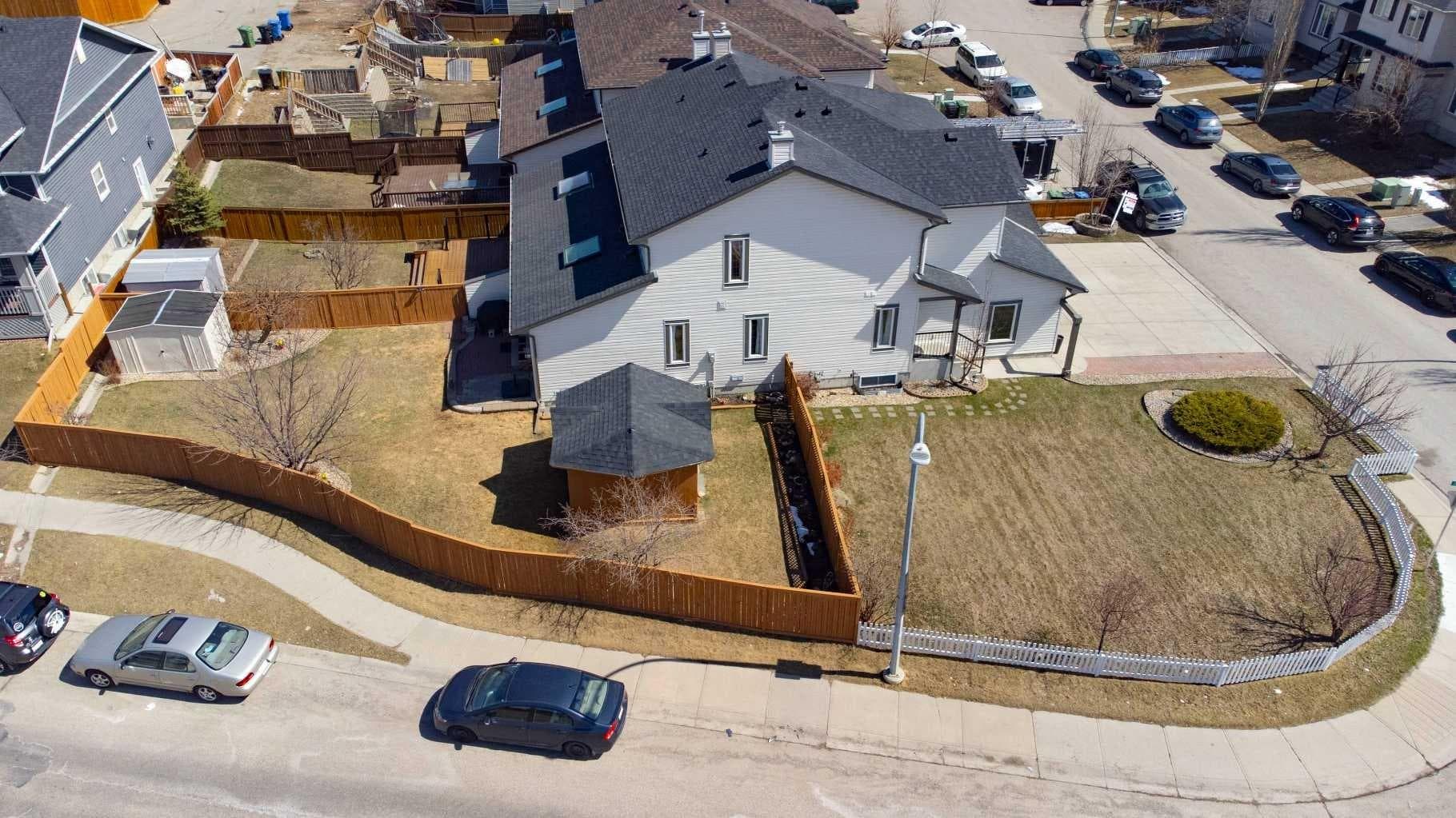 10 Taralea Bay NE