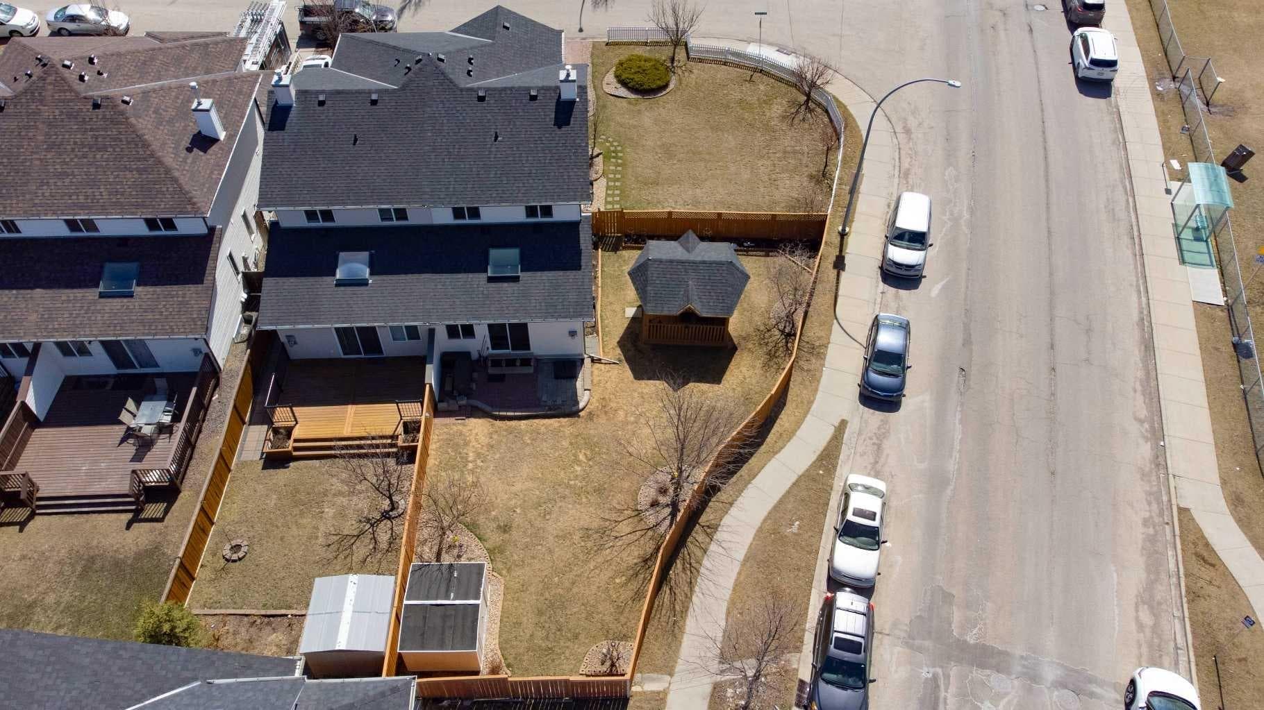 10 Taralea Bay NE
