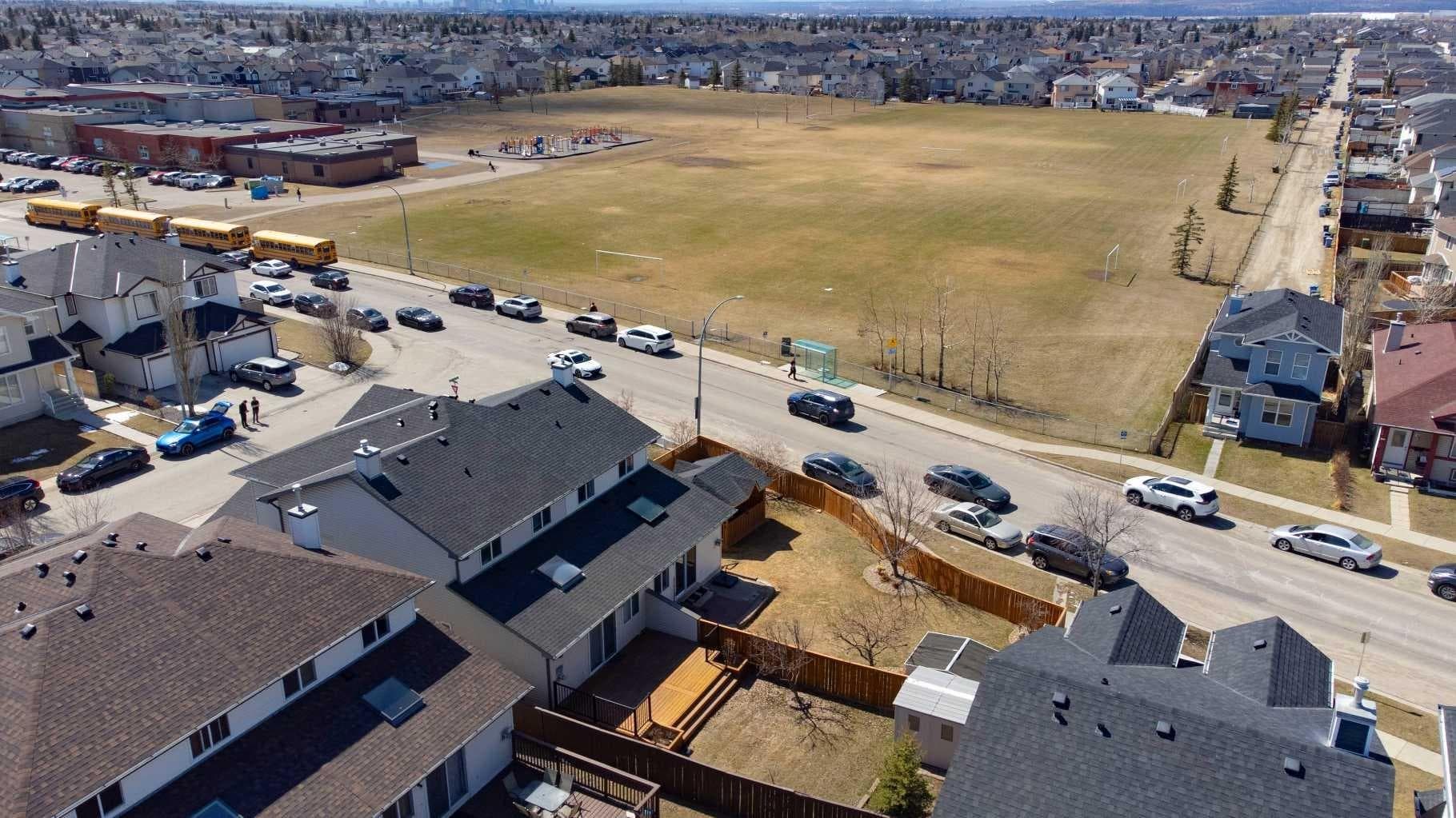 10 Taralea Bay NE