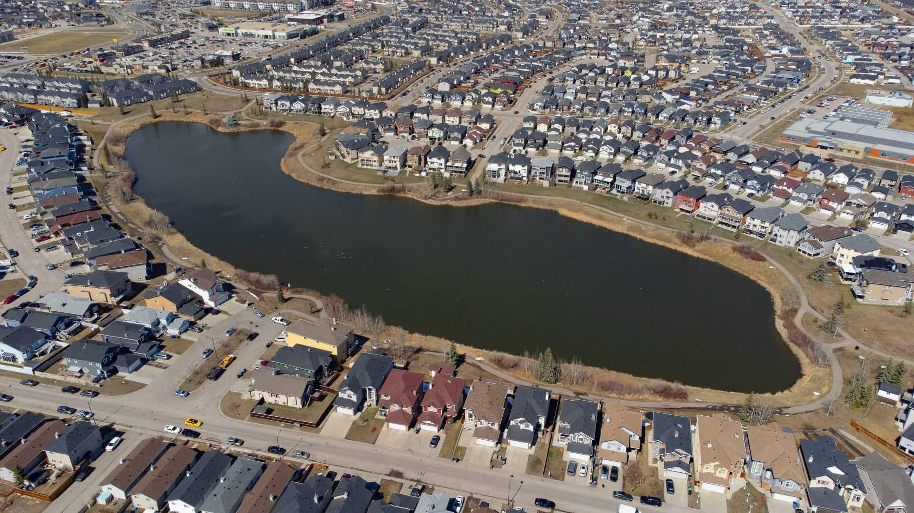 10 Taralea Bay NE