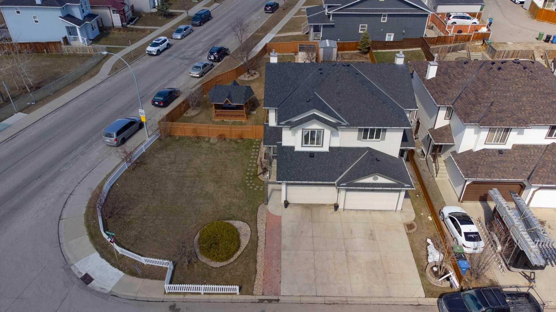 10 Taralea Bay NE
