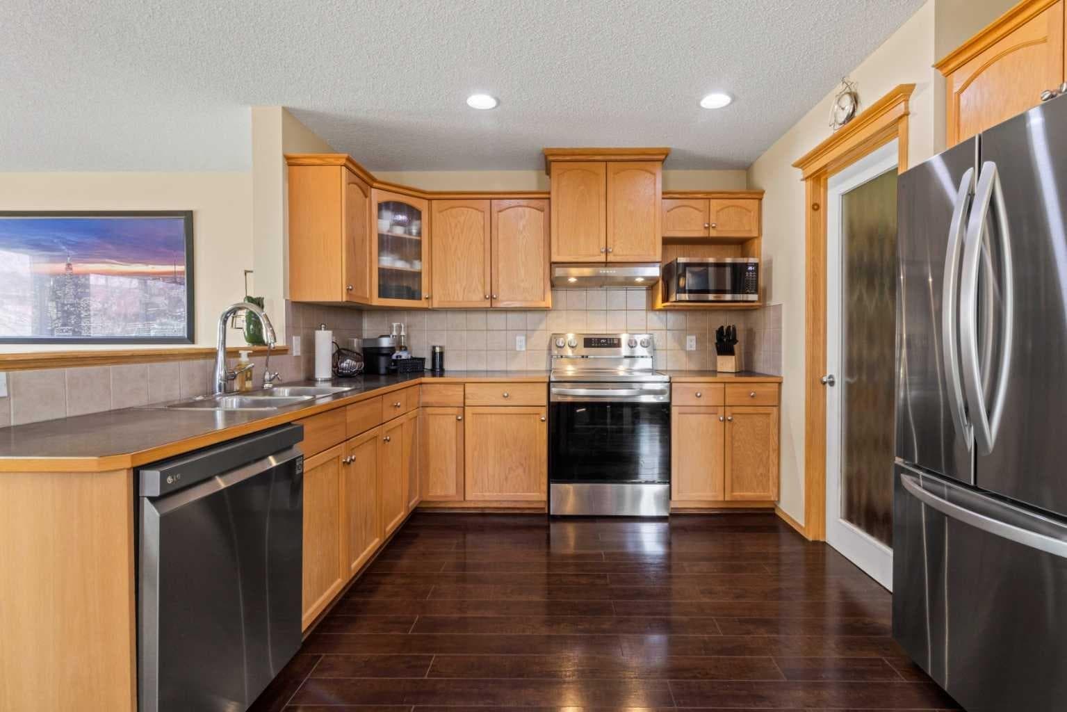 10 Taralea Bay NE