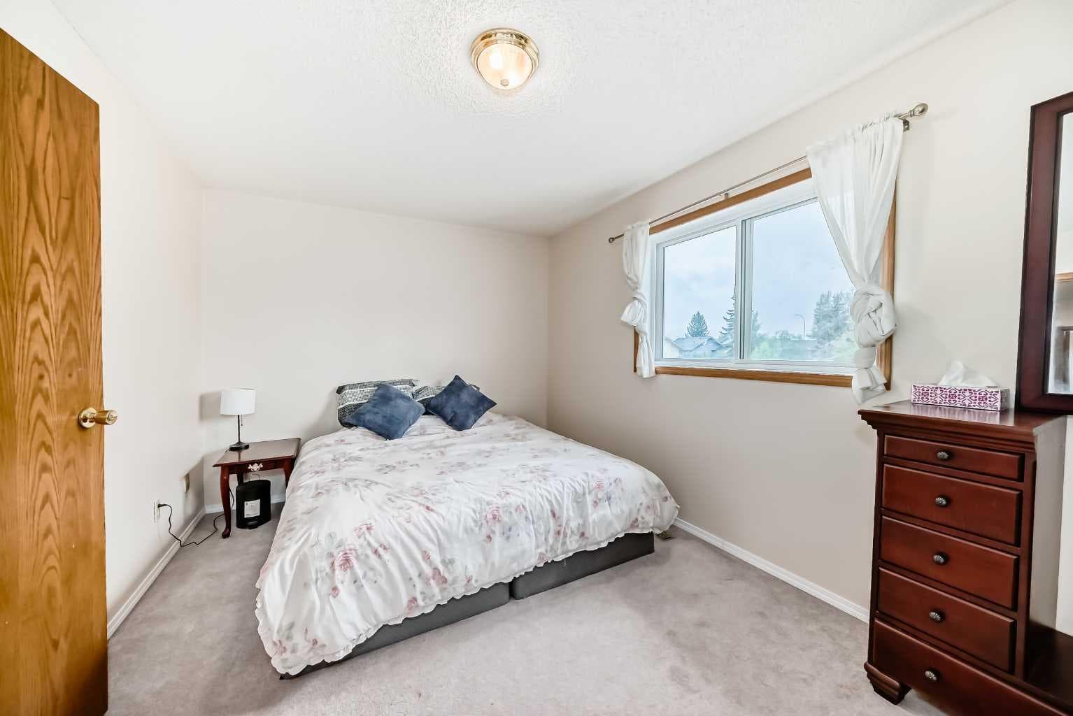 110 Edgeburn Crescent NW