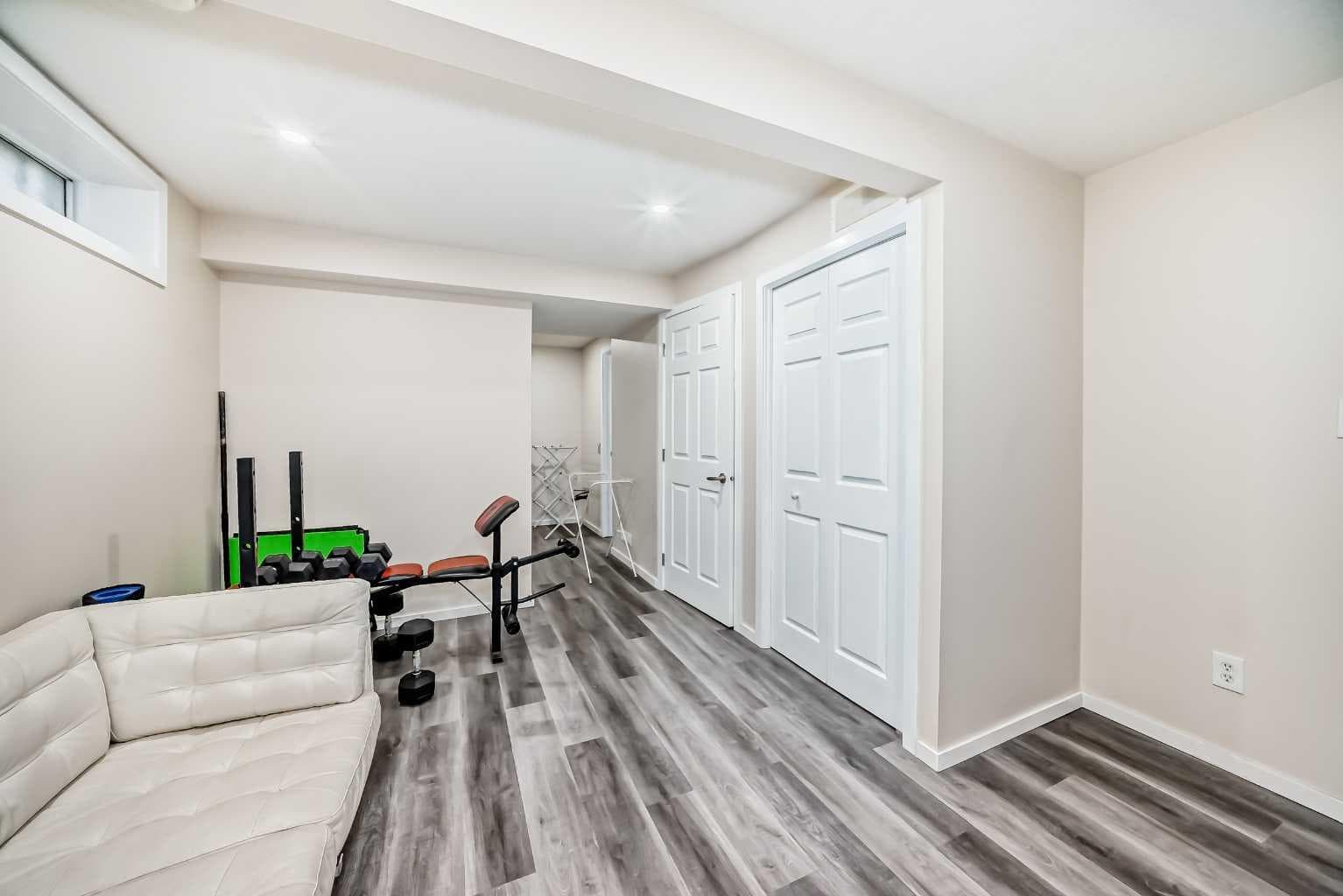 110 Edgeburn Crescent NW