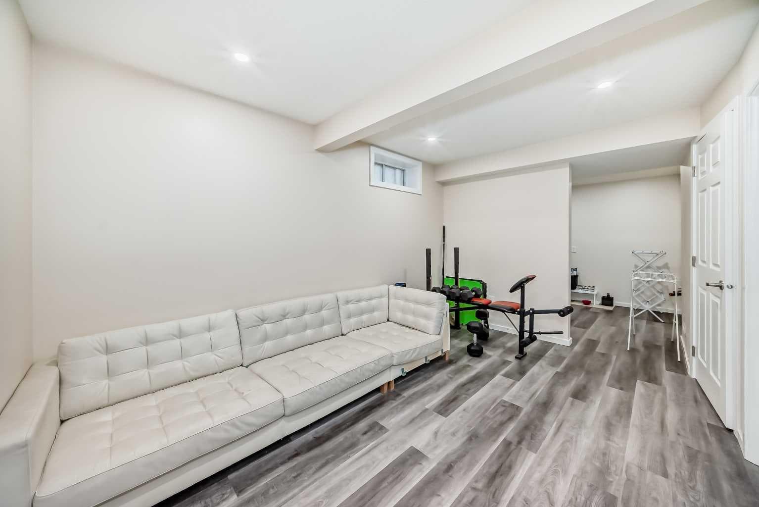 110 Edgeburn Crescent NW