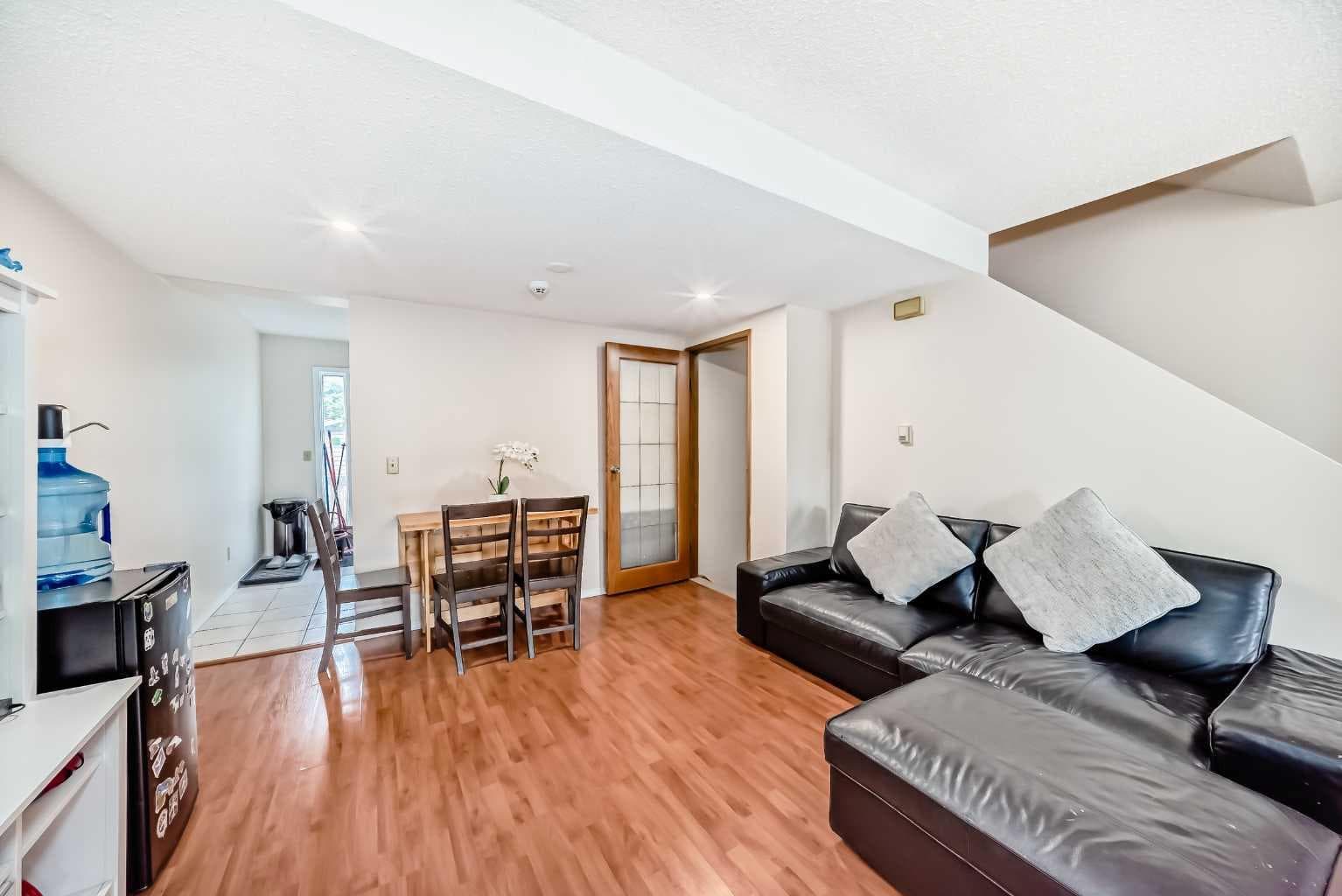 110 Edgeburn Crescent NW