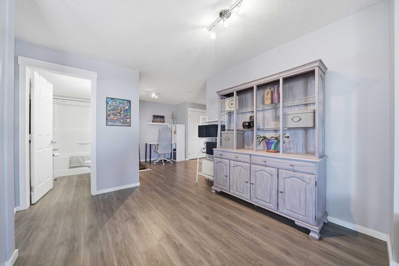 4201, 279 Copperpond Common SE