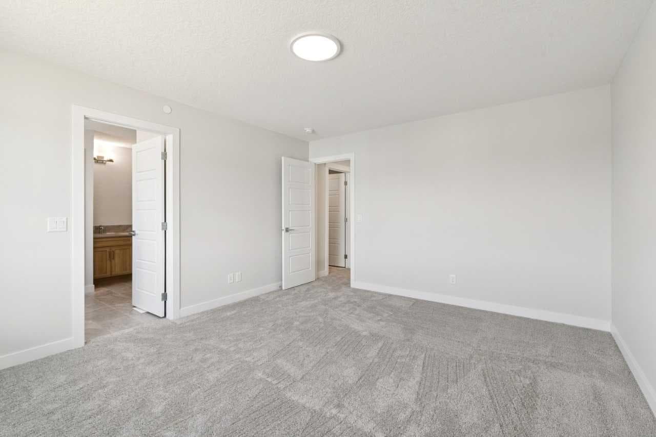 322 Hotchkiss Common SE