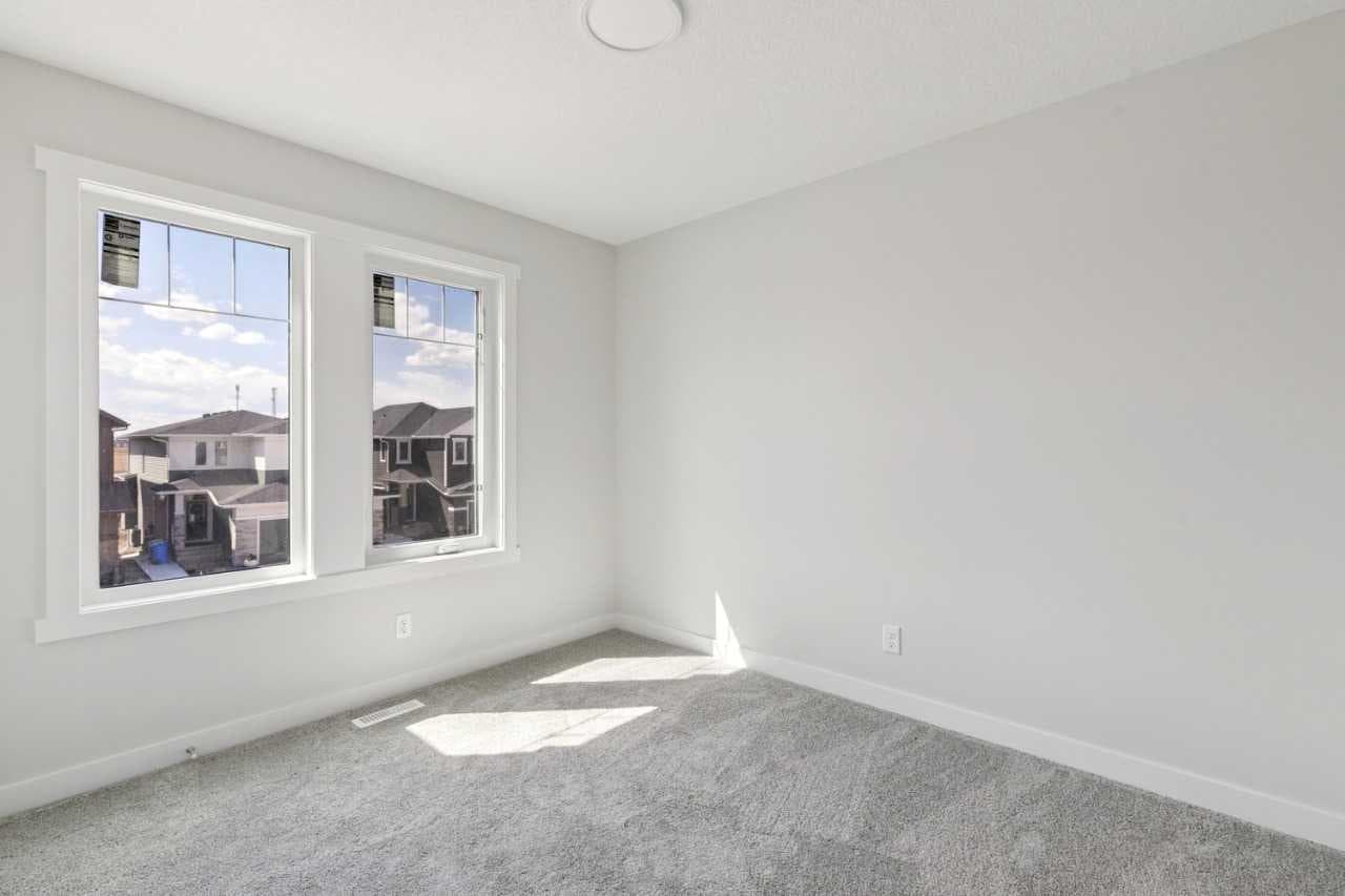 322 Hotchkiss Common SE
