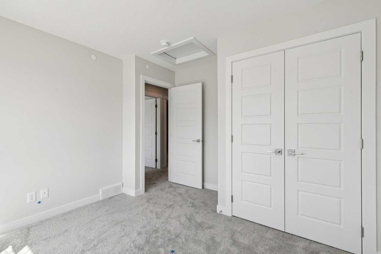 322 Hotchkiss Common SE