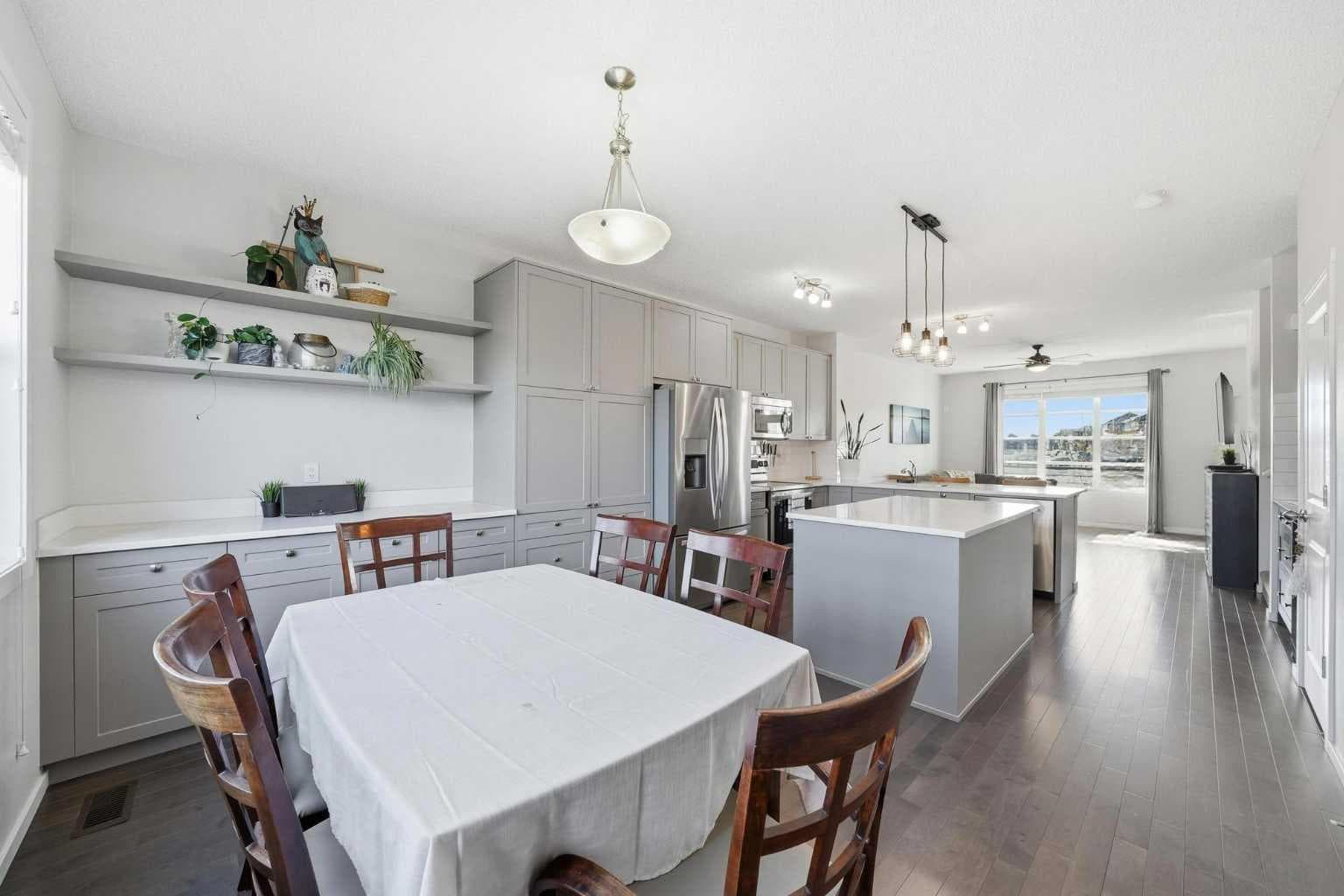 183 Savanna Parade NE