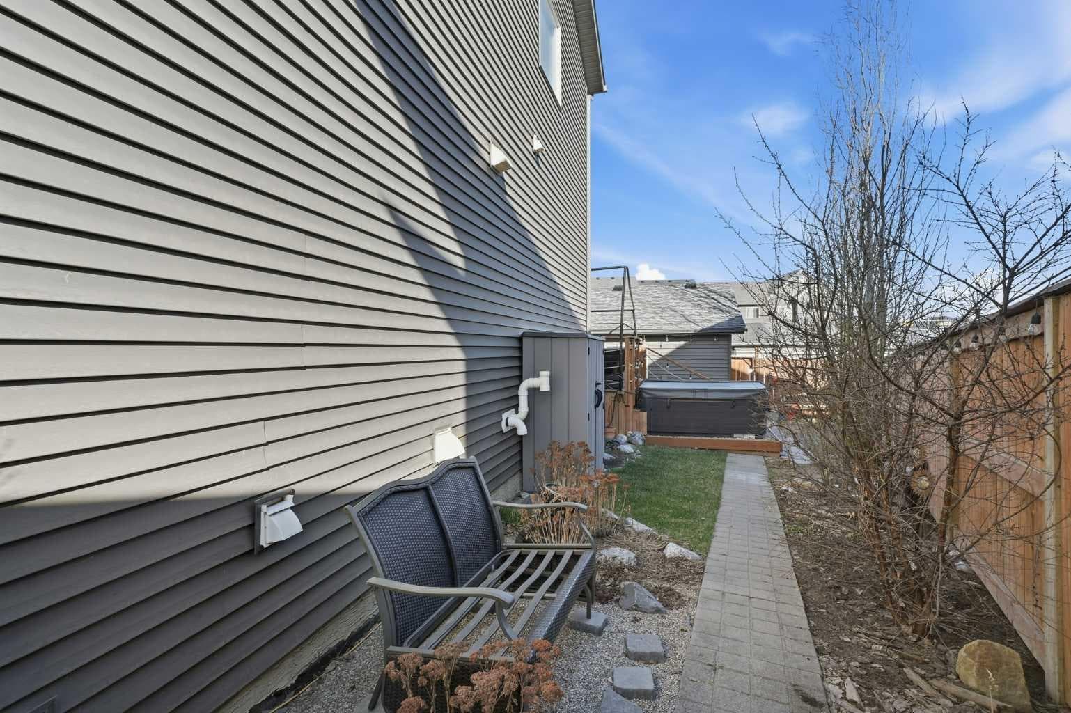 183 Savanna Parade NE