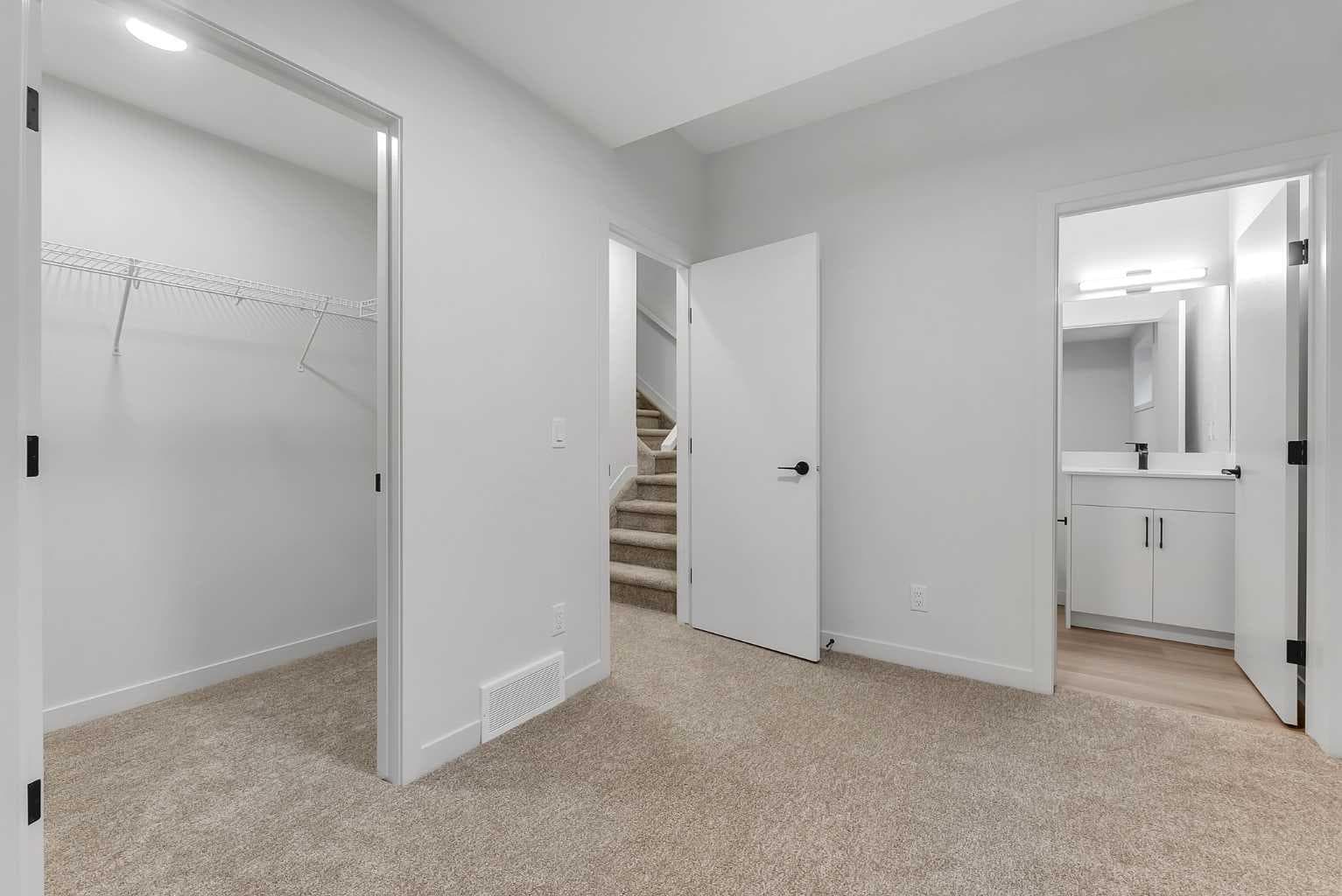 83 Arbour Lake Court NW