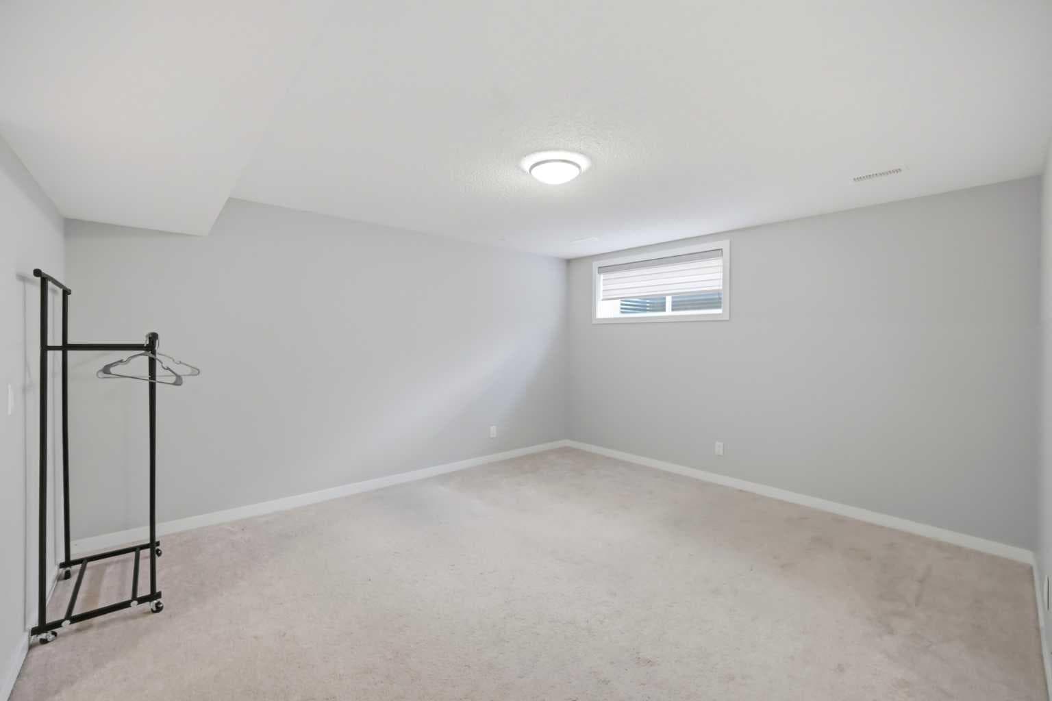 186 Carringvue Park NW