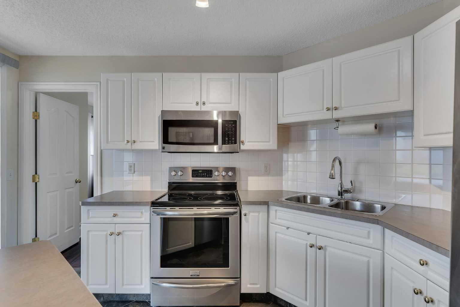 106, 7106 Valleyview Park SE