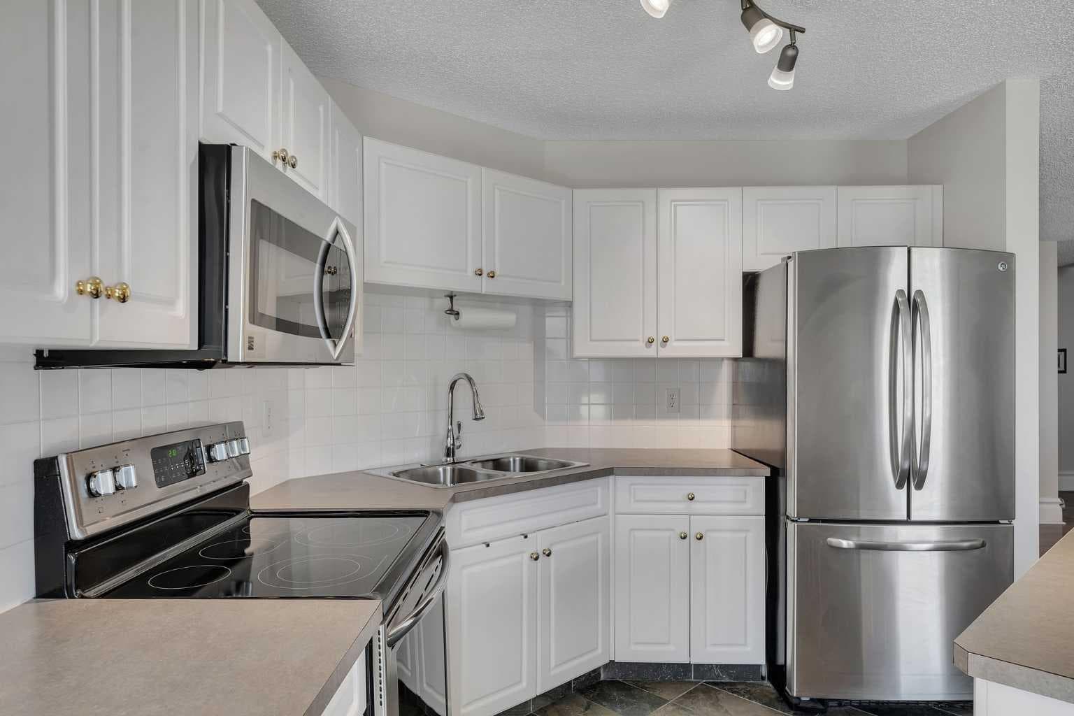 106, 7106 Valleyview Park SE