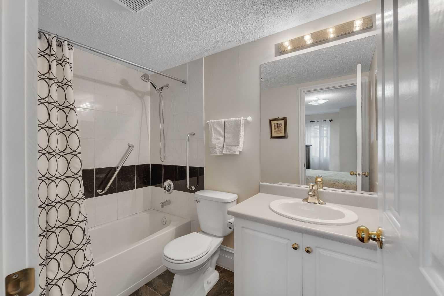 106, 7106 Valleyview Park SE