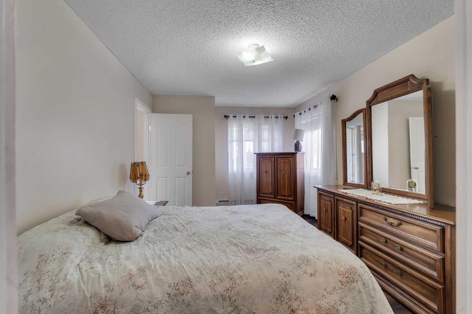 106, 7106 Valleyview Park SE