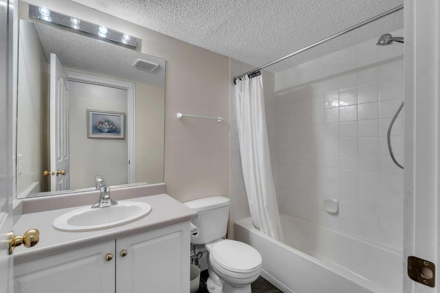 106, 7106 Valleyview Park SE