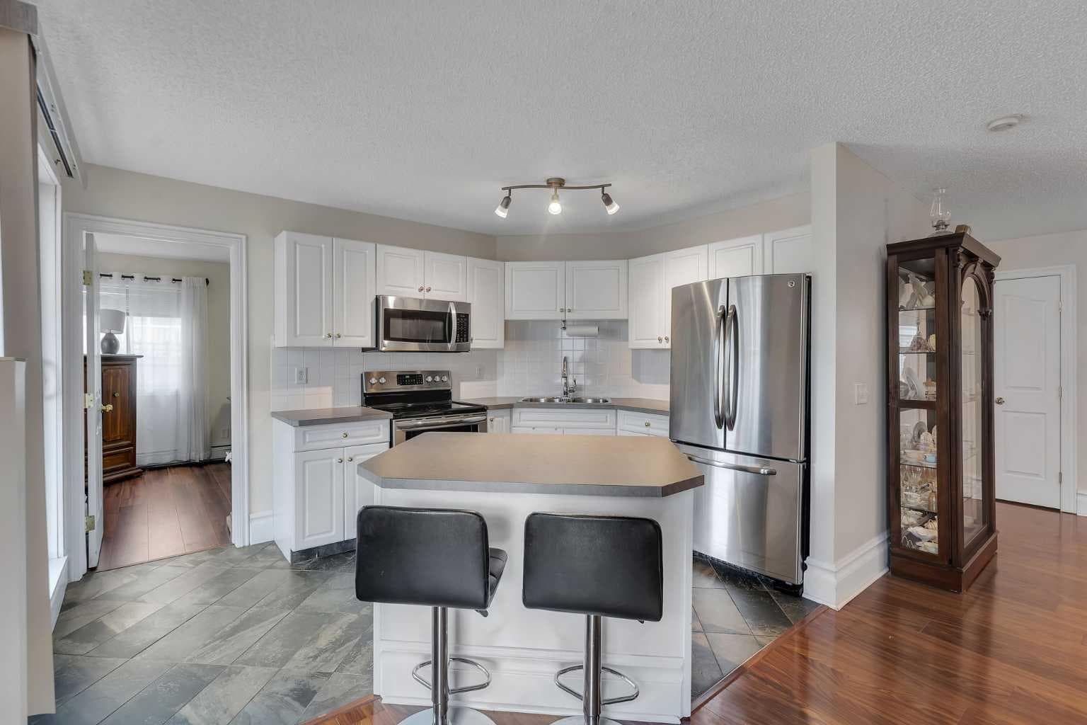 106, 7106 Valleyview Park SE