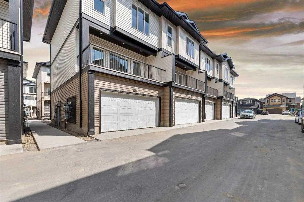 803, 90 Corner Meadows Manor NE