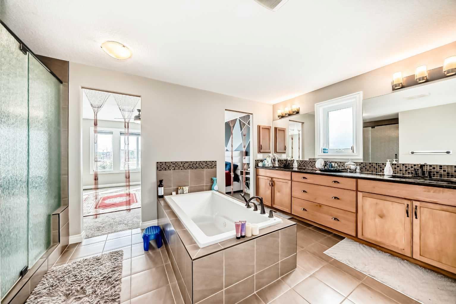 345 Marquis Landing SE