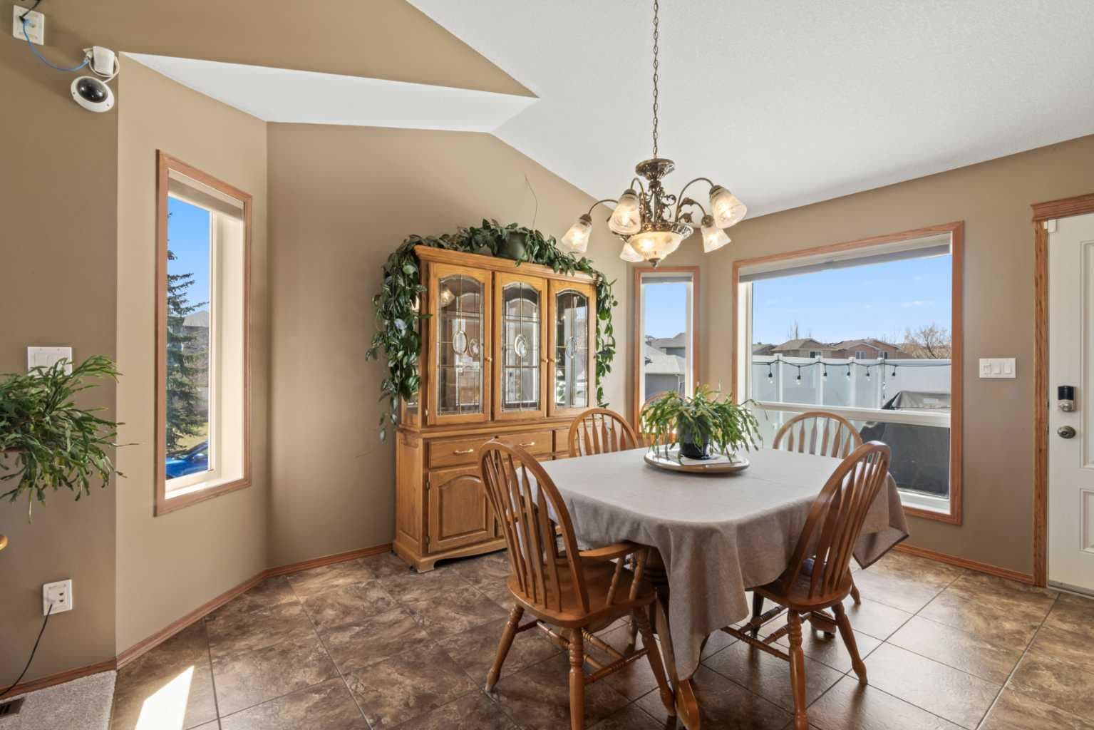 65 Canoe Circle SW