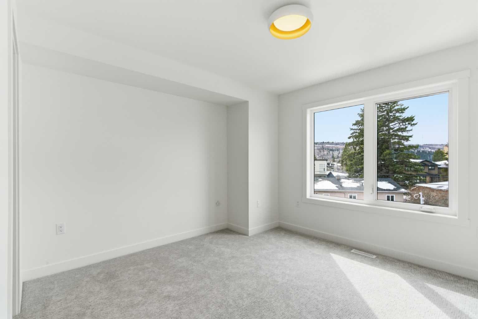 2119 Mackay Road NW