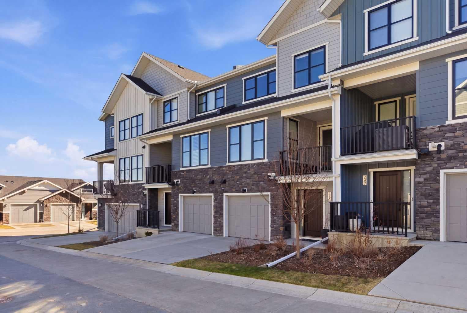 307 Crestridge Common SW