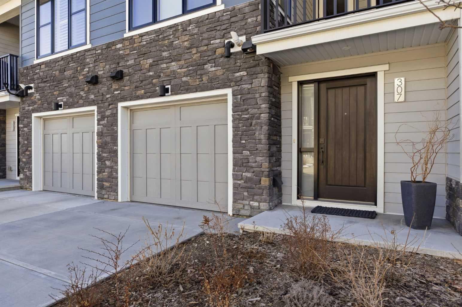 307 Crestridge Common SW
