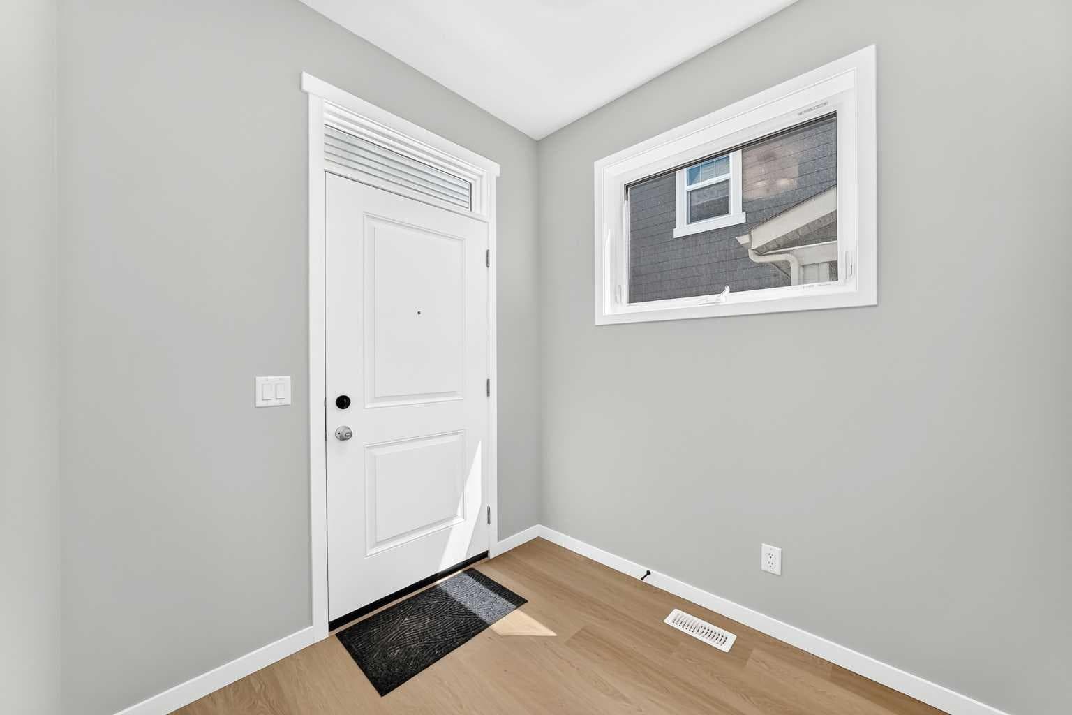 547 Mercado Avenue SE