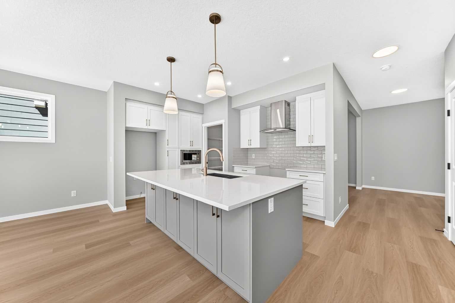 547 Mercado Avenue SE