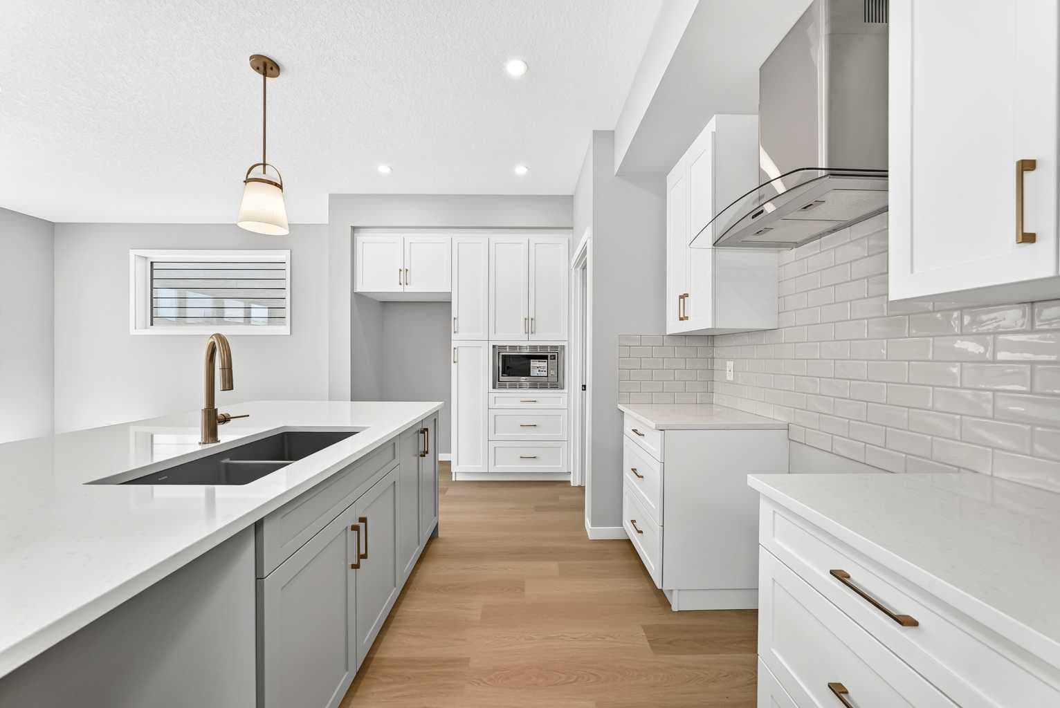 547 Mercado Avenue SE