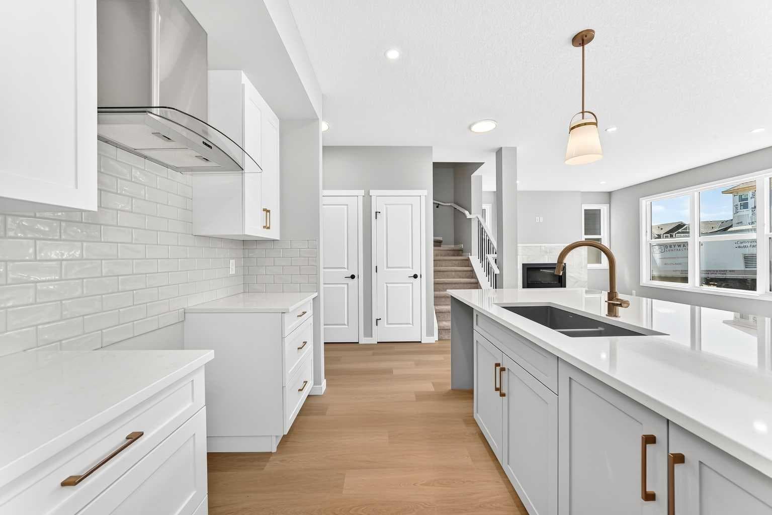547 Mercado Avenue SE