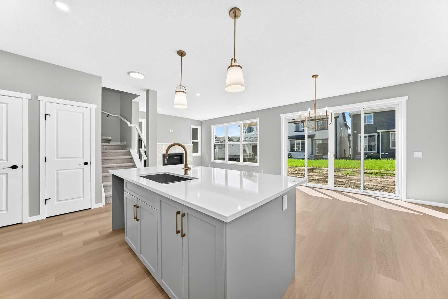547 Mercado Avenue SE