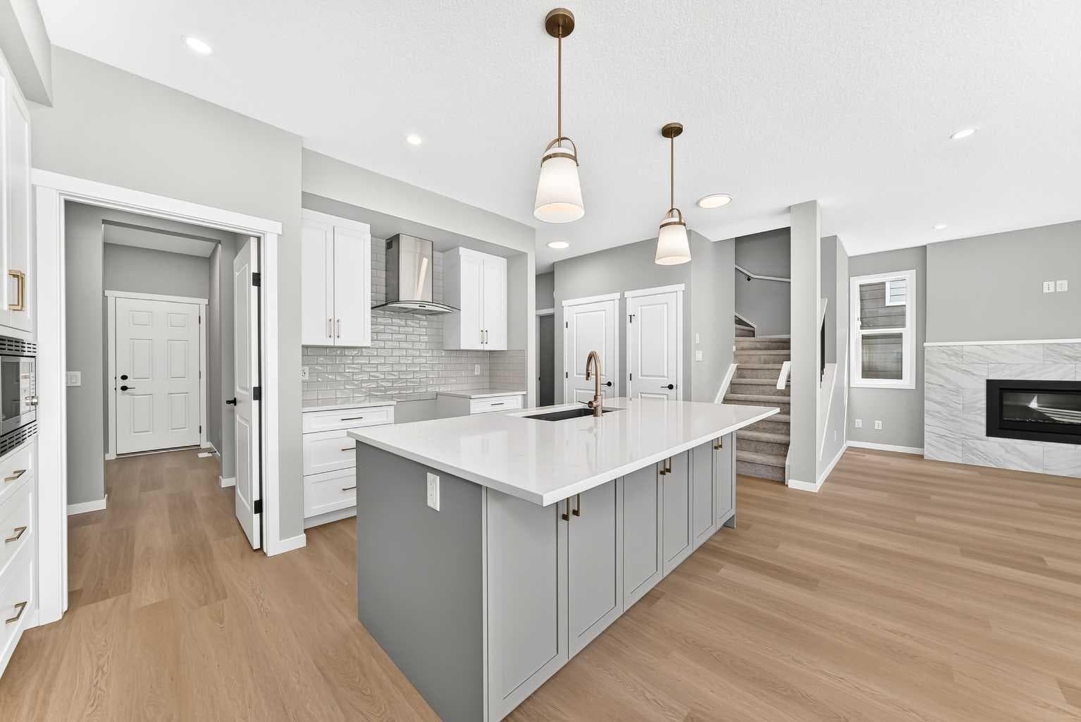 547 Mercado Avenue SE