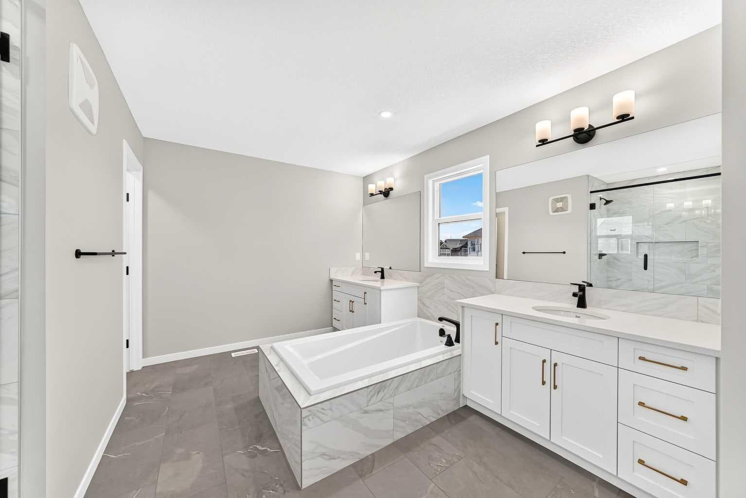 547 Mercado Avenue SE