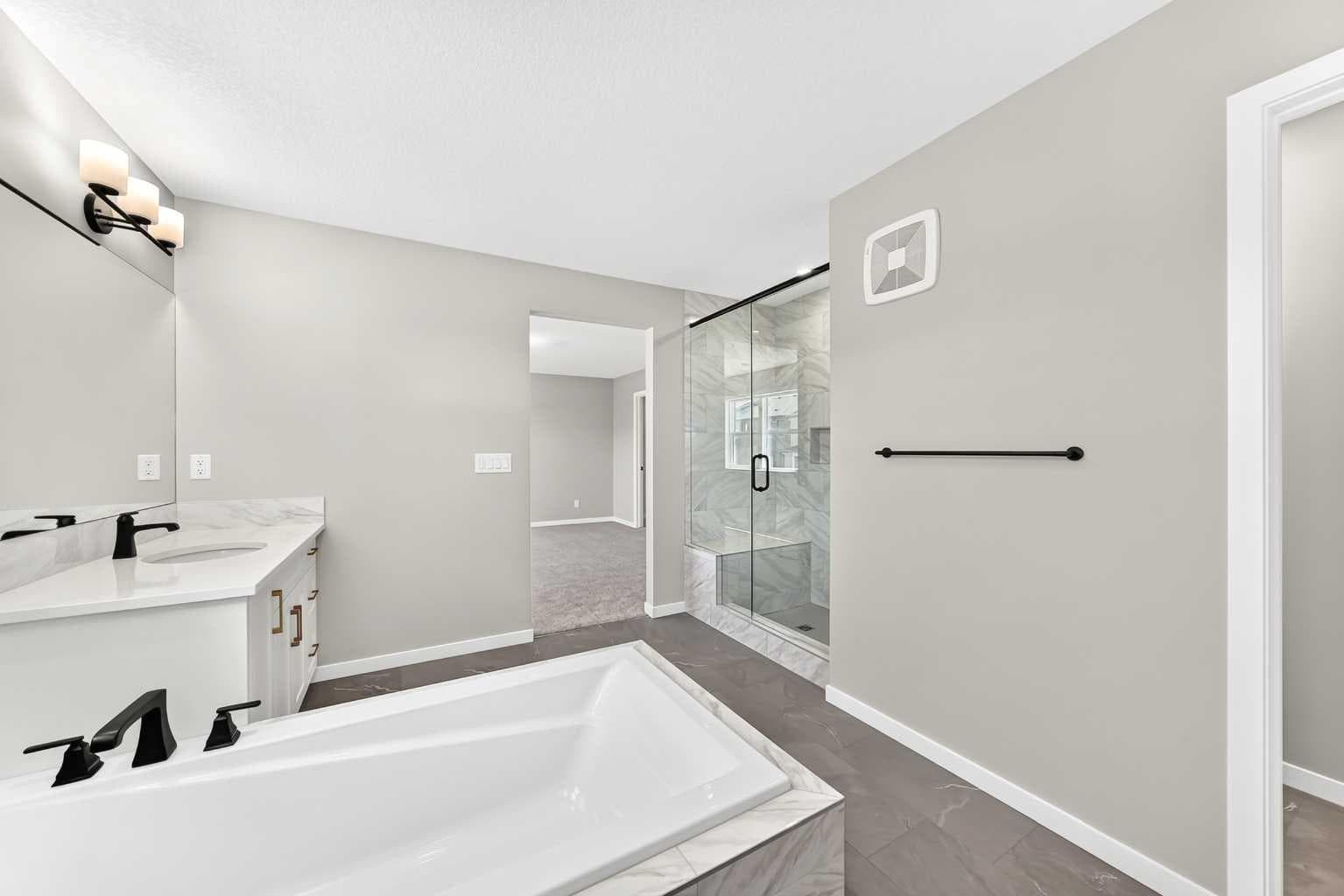 547 Mercado Avenue SE