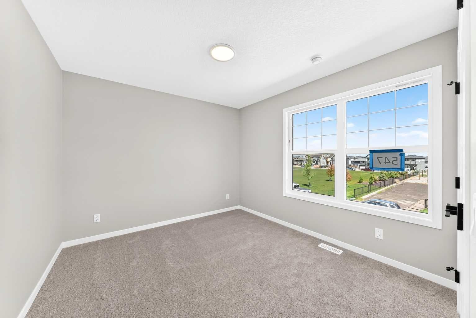 547 Mercado Avenue SE
