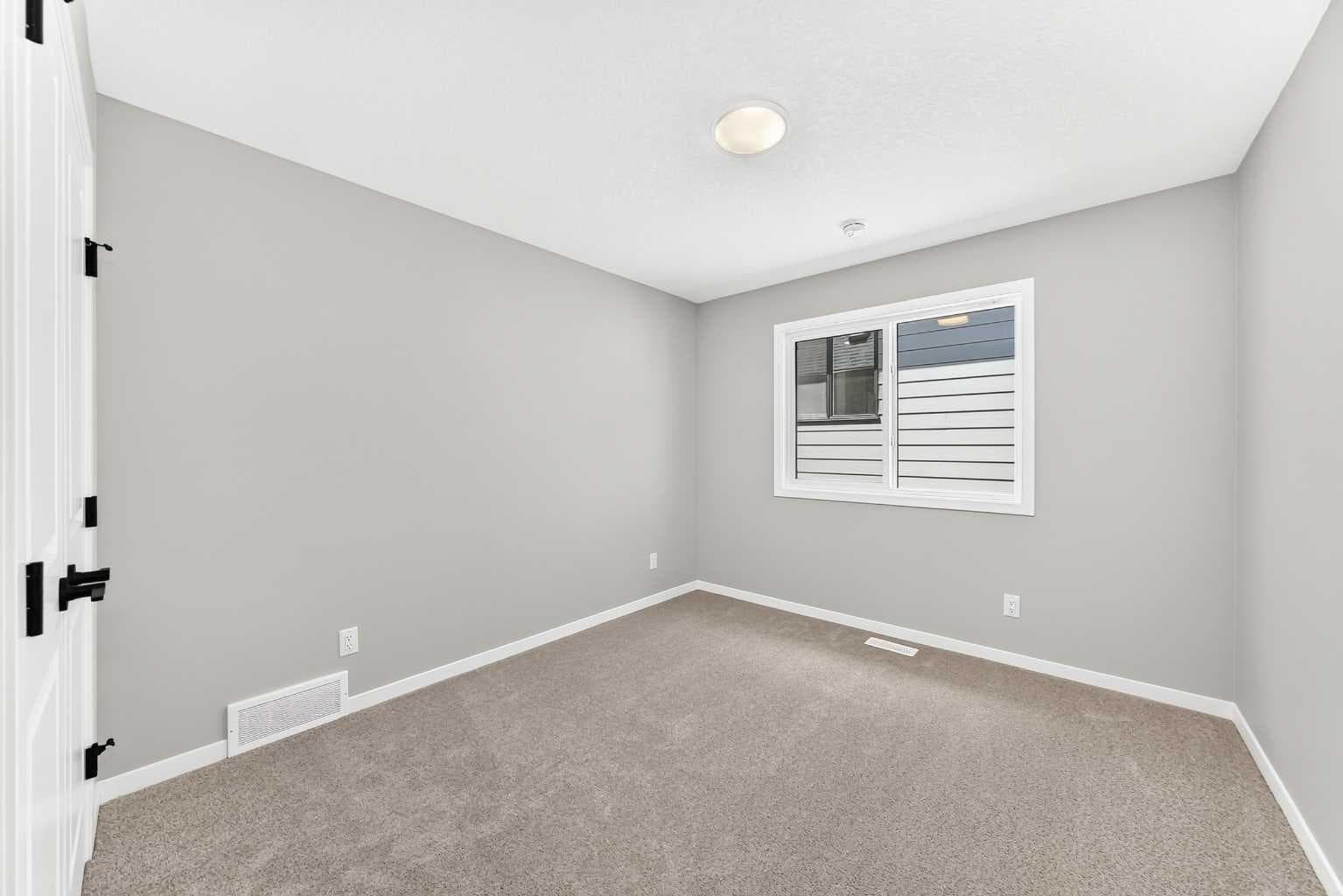 547 Mercado Avenue SE