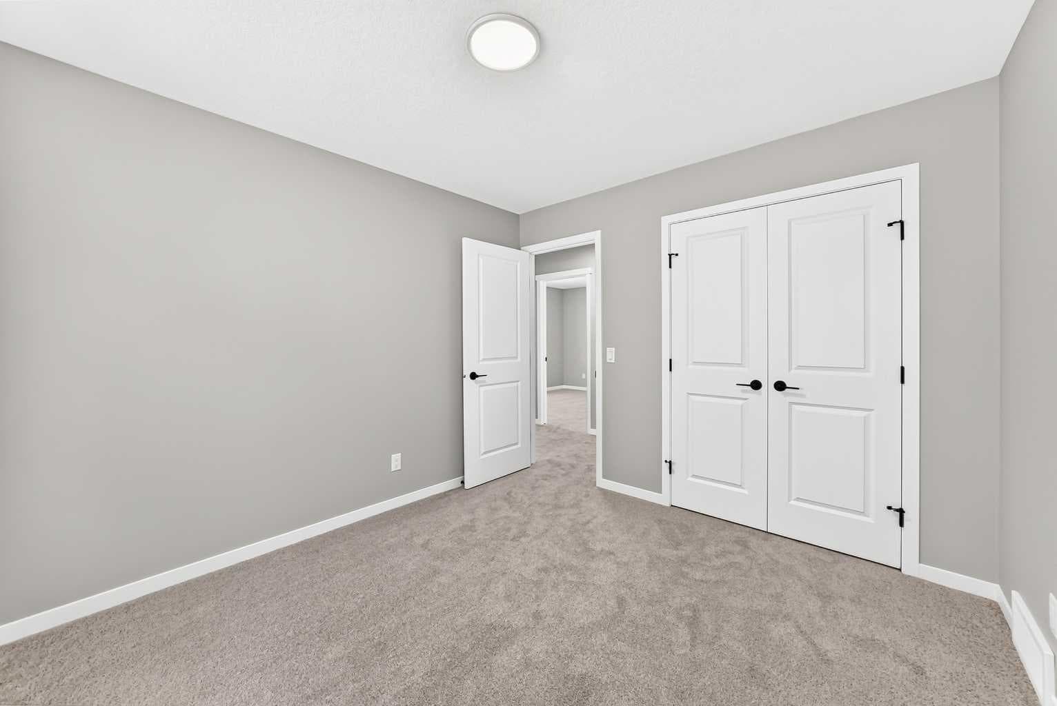 547 Mercado Avenue SE