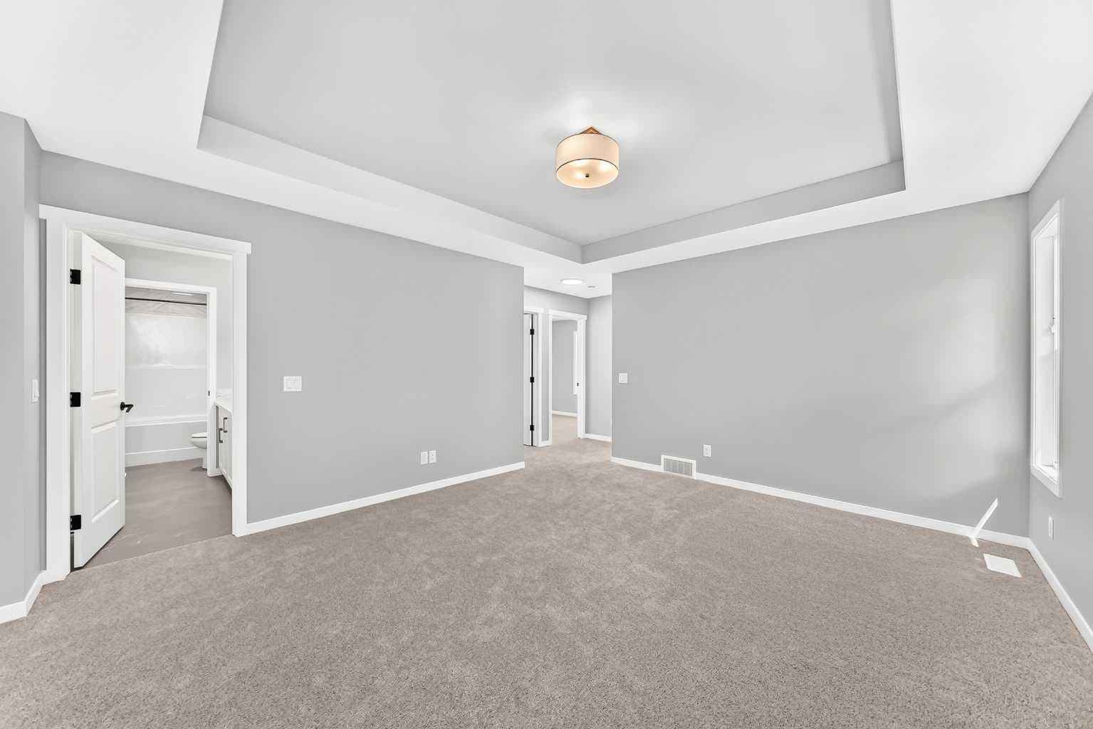 547 Mercado Avenue SE