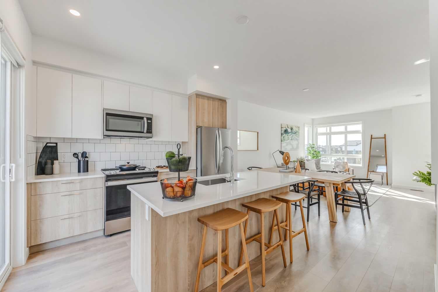 213, 857 Belmont Drive SW