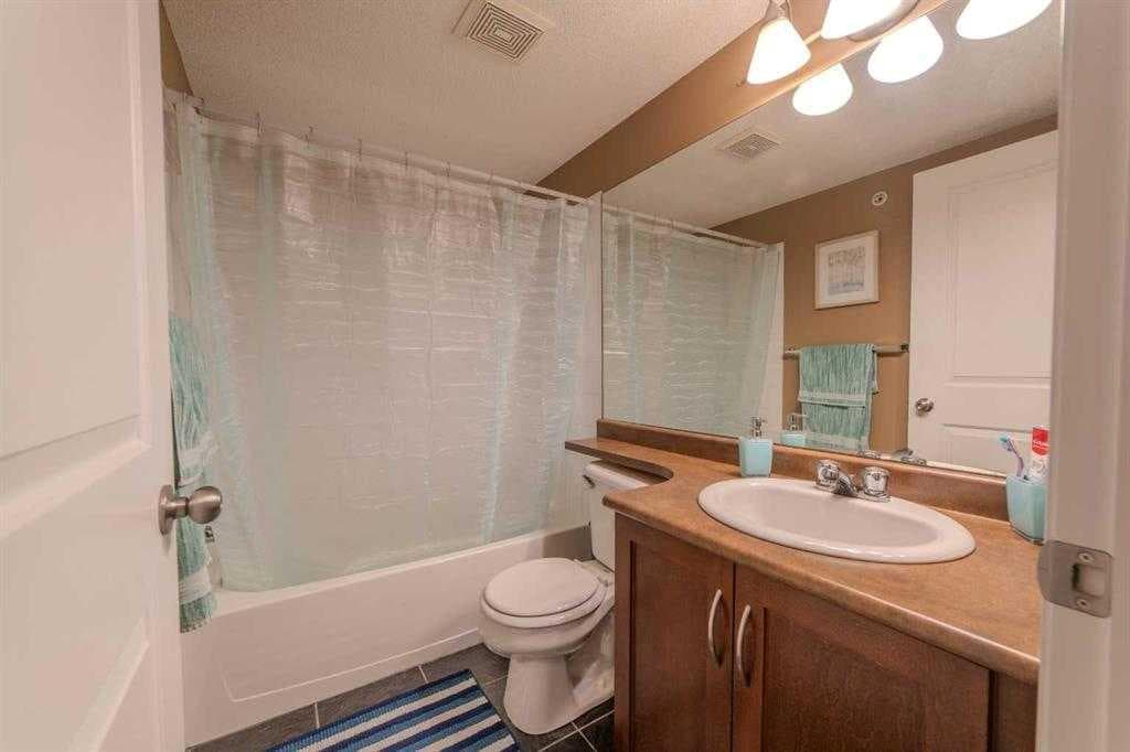 2314, 10 Prestwick Bay SE