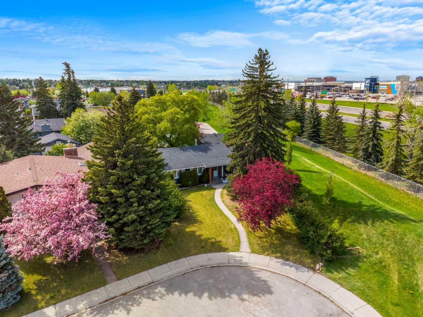 235 Lake Rosen Crescent SE