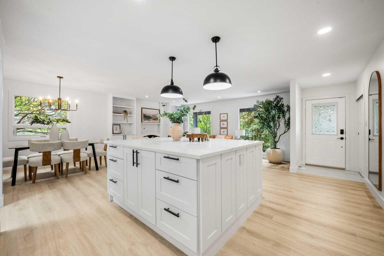 235 Lake Rosen Crescent SE
